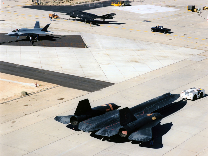 Illustration for article titled La evolución del avión espía SR-71 Blackbird en espectaculares imágenes